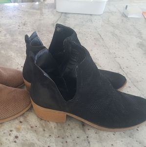 Black.suede booties